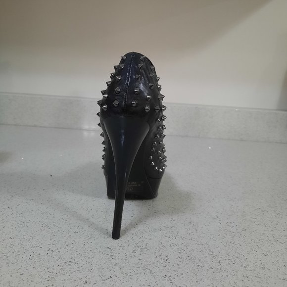 NEW Black Pumps - Picture 2 of 5